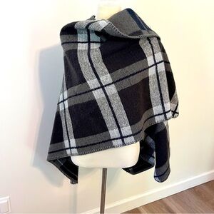 Banana Republic Plaid Scarf Shawl Poncho – Black & White, One Size